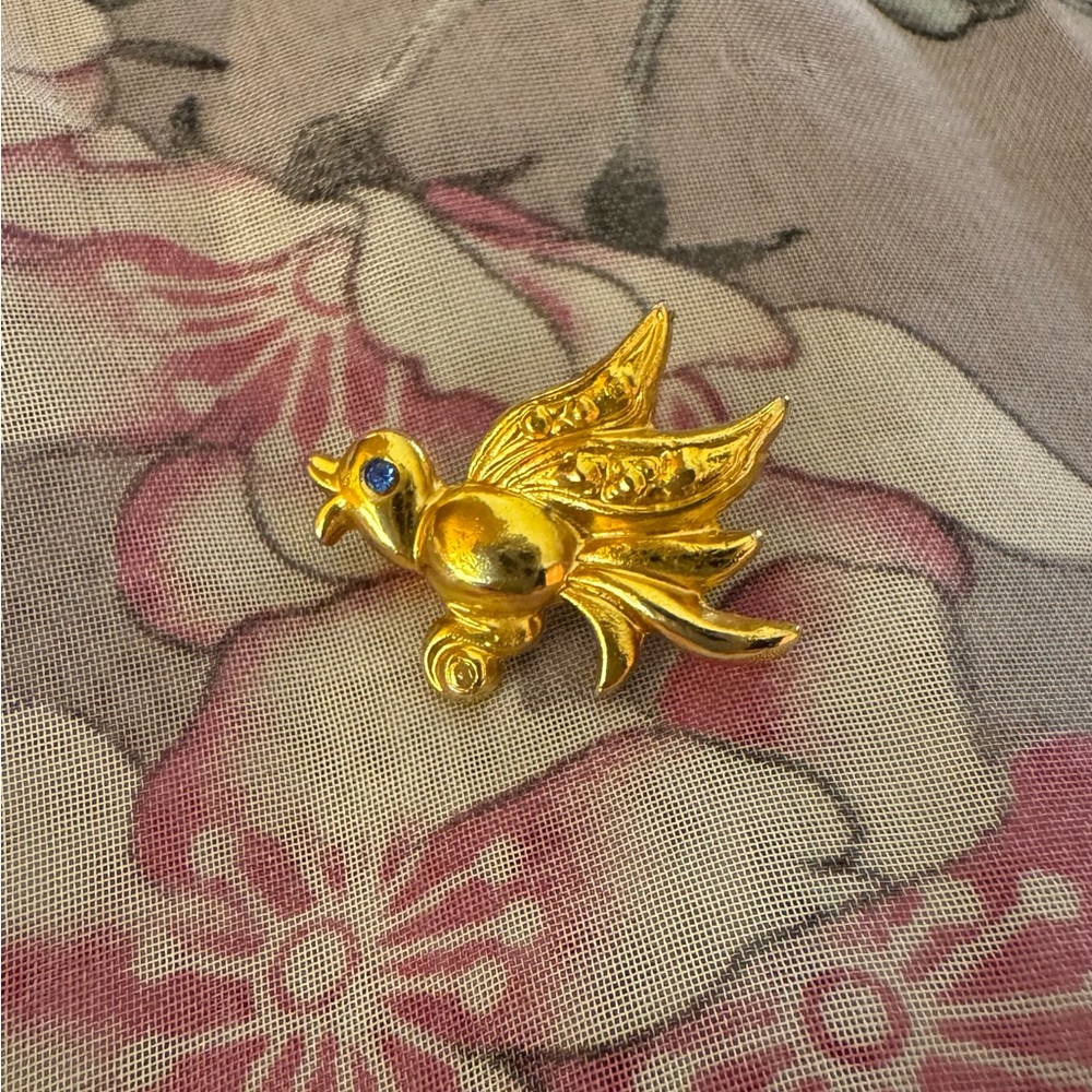 Vintage Swallow Pin - Bird of Happiness - Picture 4 of 5